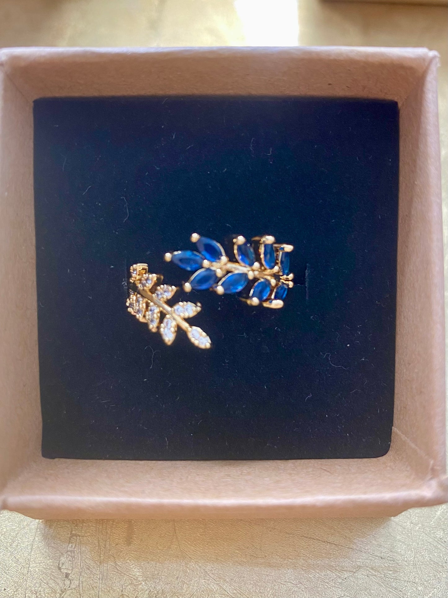 Leaf Ring. Adjustable band.