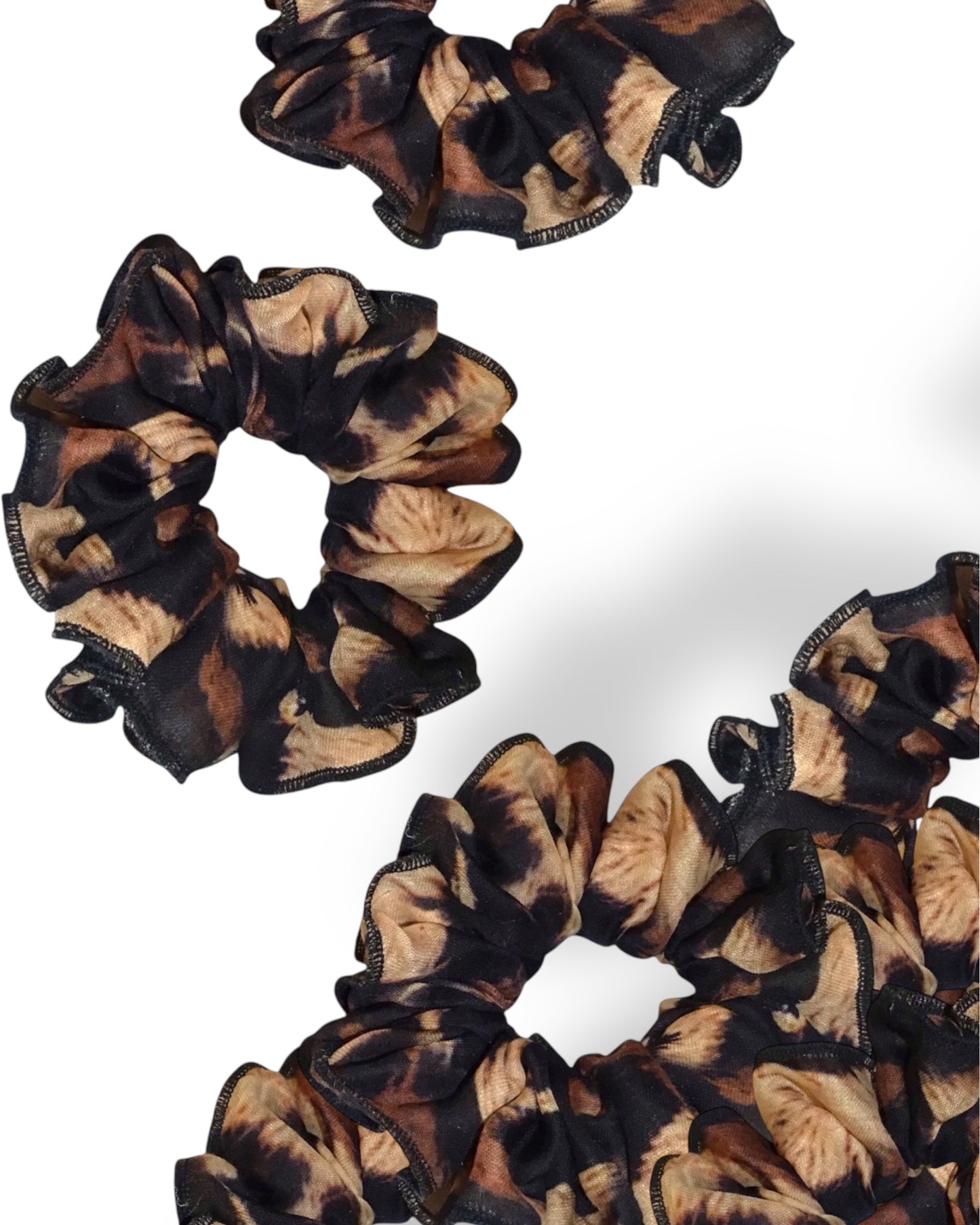 The Honey Scrunch Animal black edge