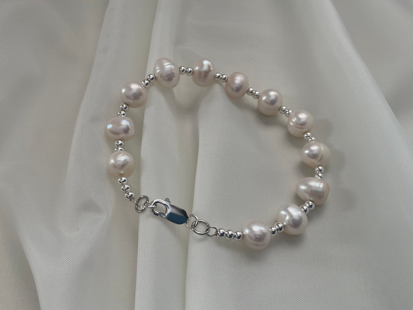 Lea Grande Luxe – Sterling Silver & Freshwater Pearl Bracelet
