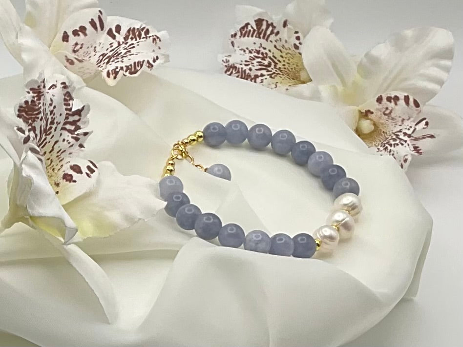 Soft Tides Pearl Bracelet