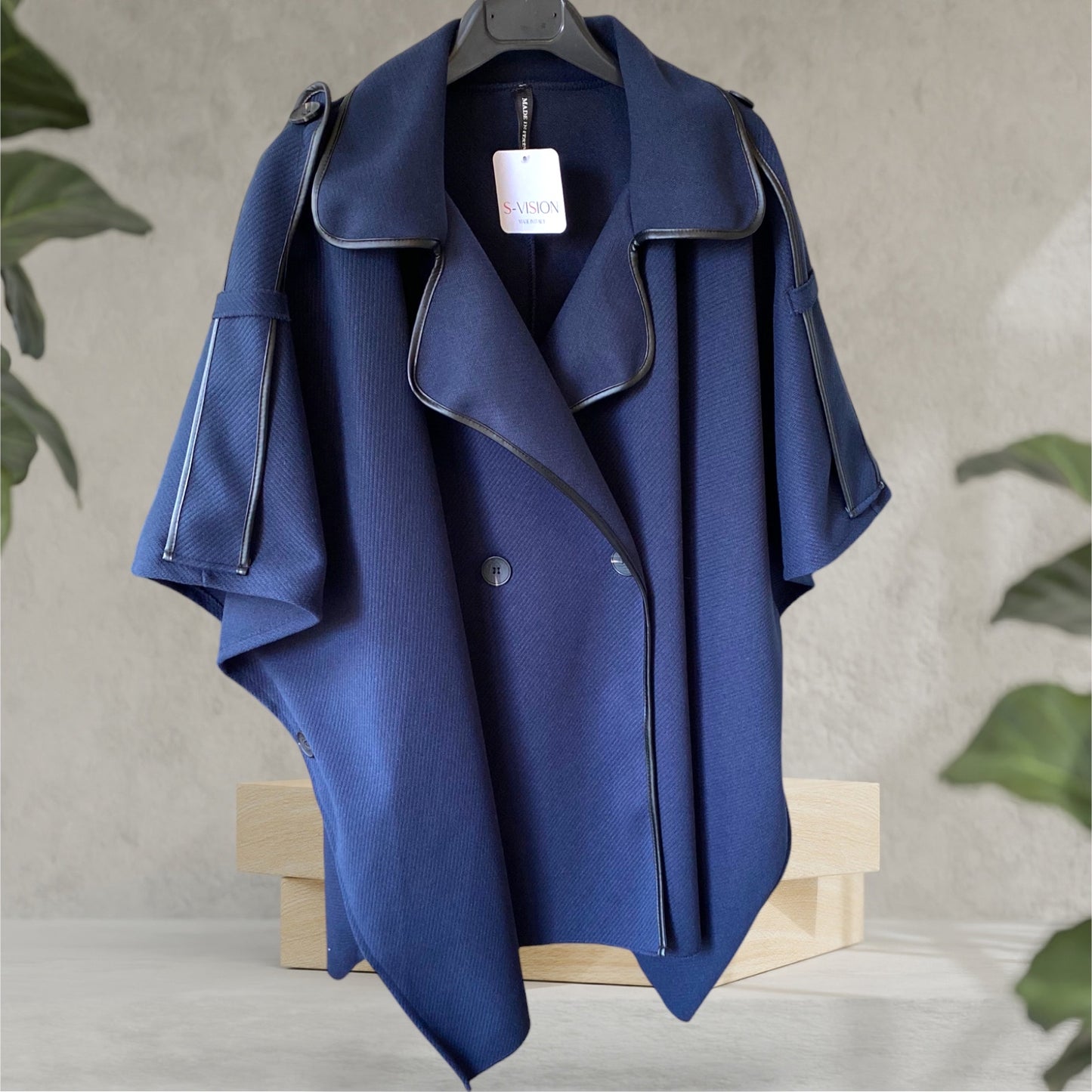 ELEANOR. Contrast oversized lapel cape