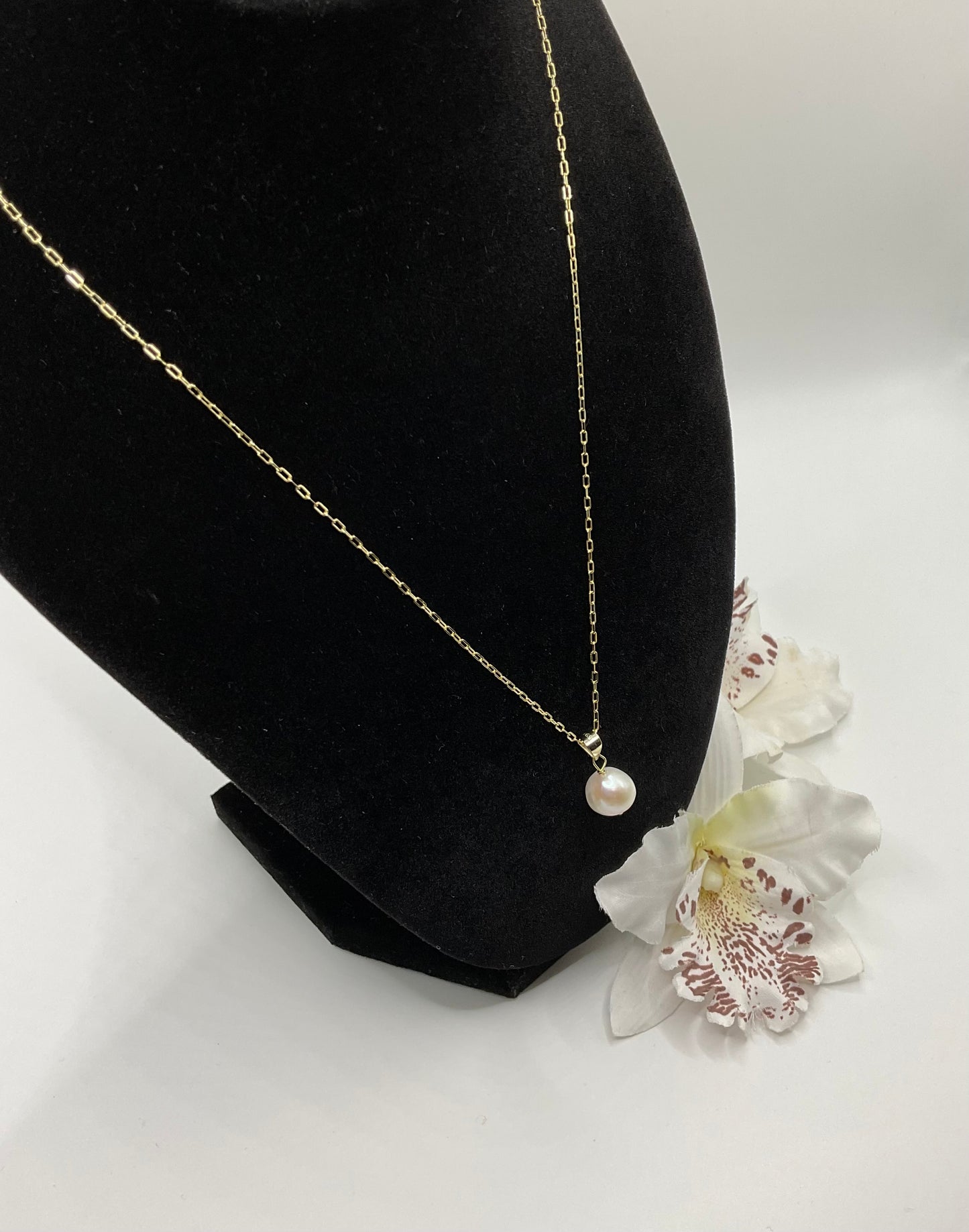 The Heirloom Pearl Pendant Necklace