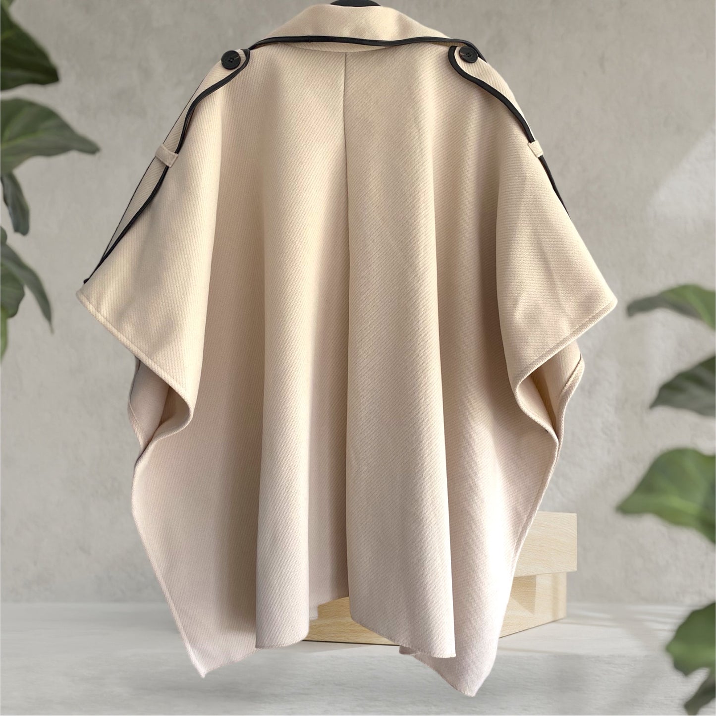 ELEANOR. Contrast oversized lapel cape