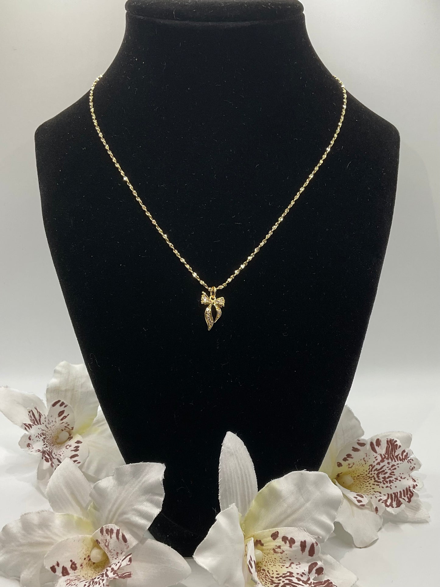 Élise Bow Sparkle Necklace