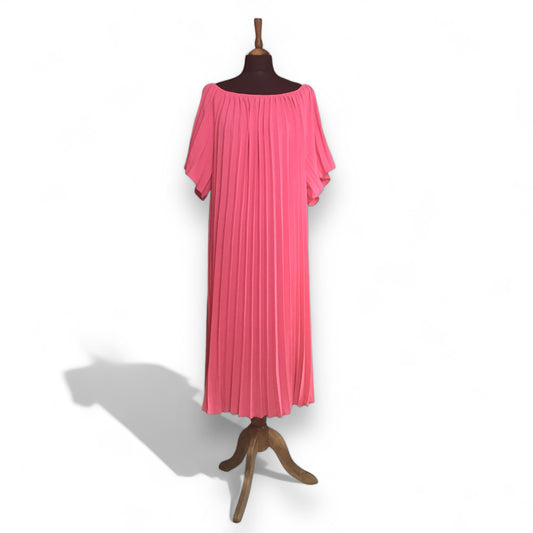 CAROLINE. Pleated Dress with Short Sleeves.