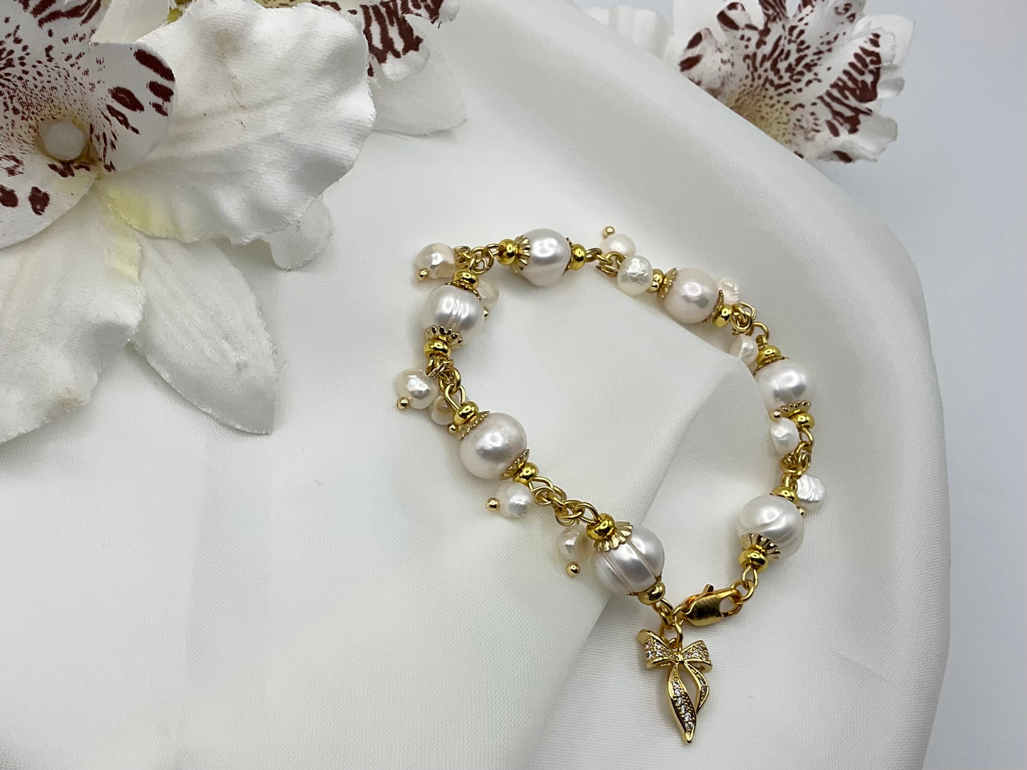 The Pearl Whisper Bow Bracelet