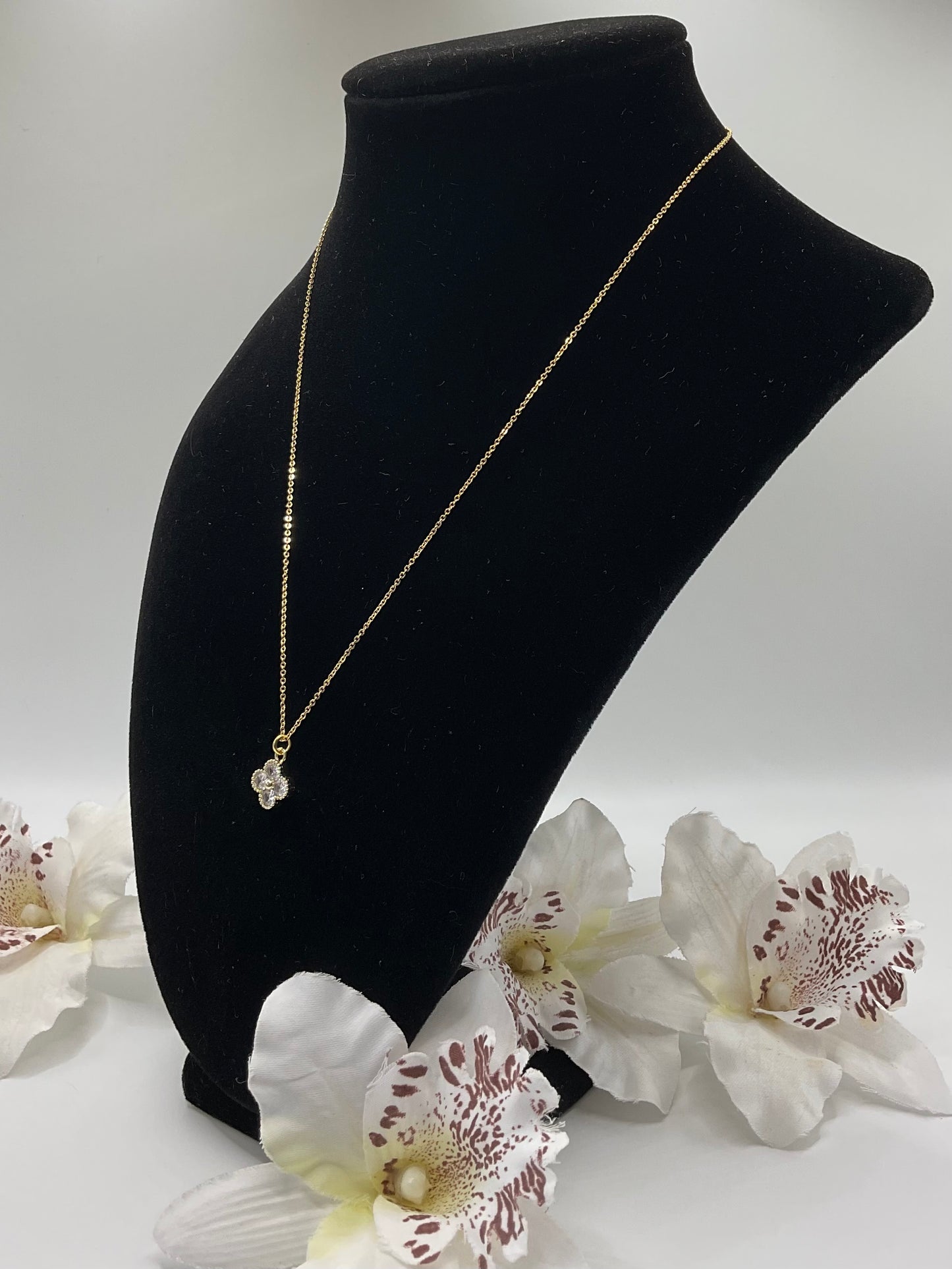 Golden Clover Spark Necklace