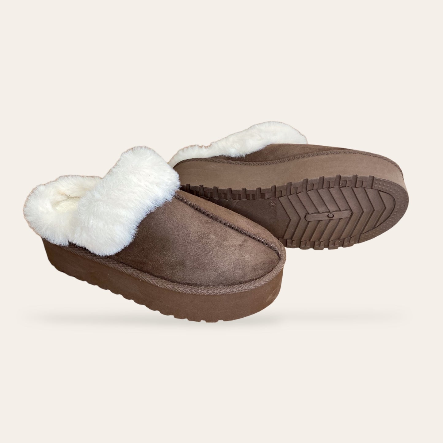 ALASKA. Faux fur lined chunky sole indoor/outdoor slippers