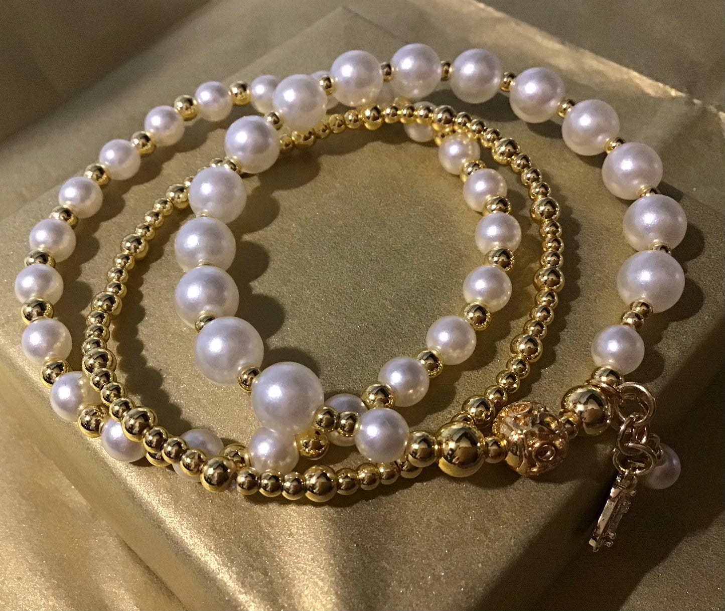 Stackable Bracelet Pearls & Swan Set.