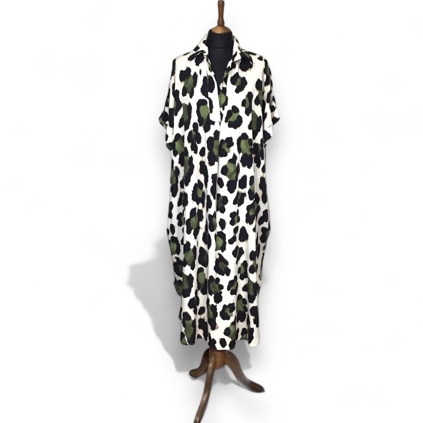 Linda. Animal print tunic dress with pockets.