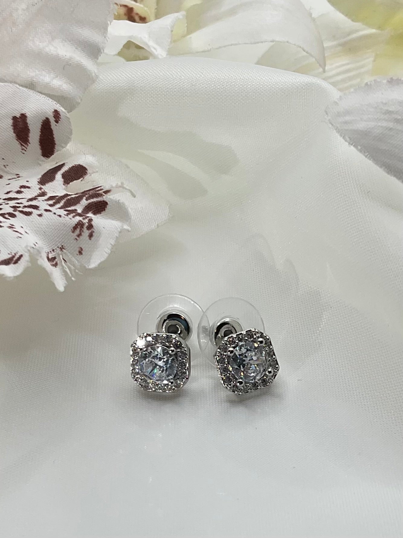 ✨ The Kensington Halo Studs