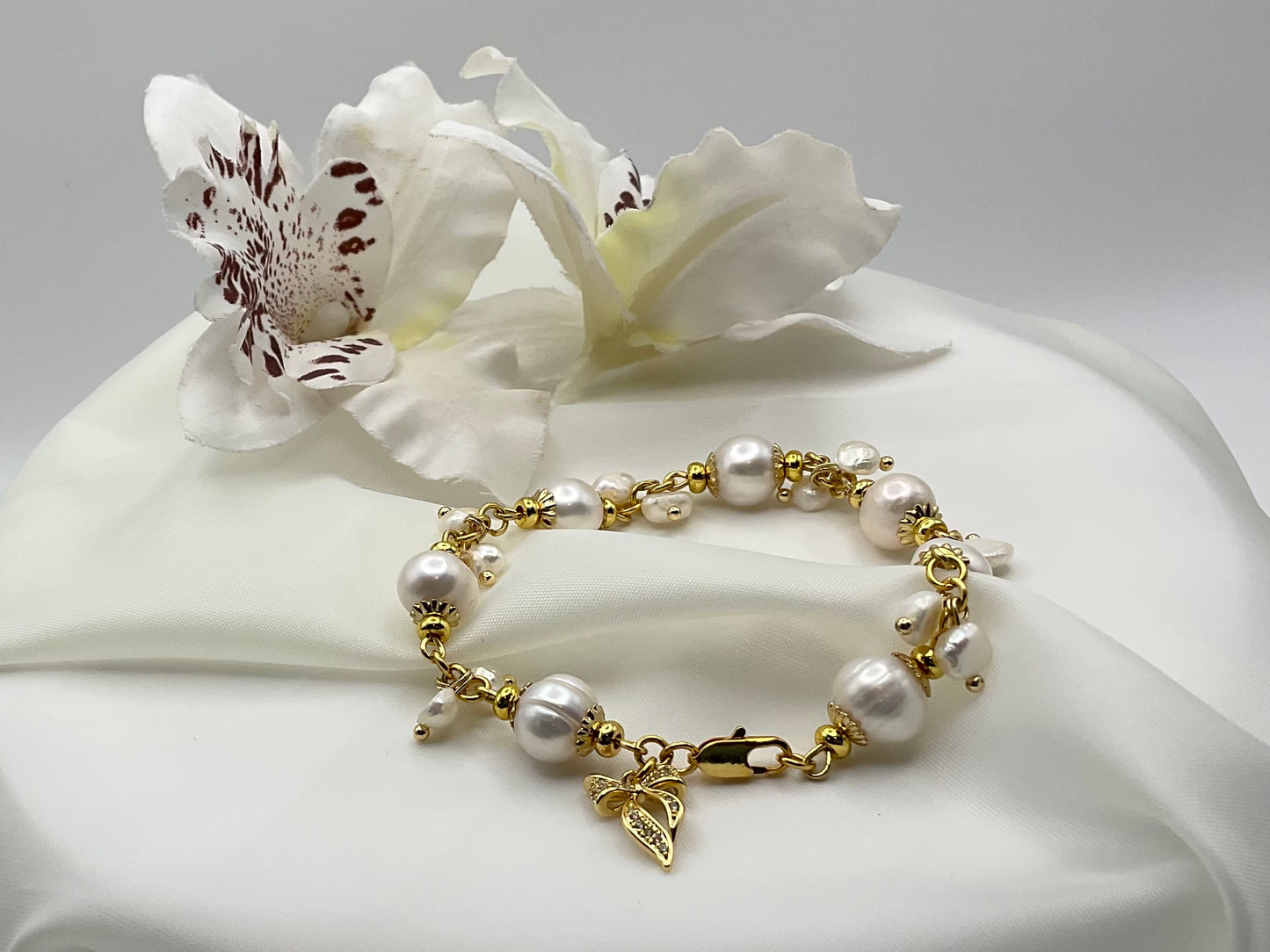 The Pearl Whisper Bow Bracelet