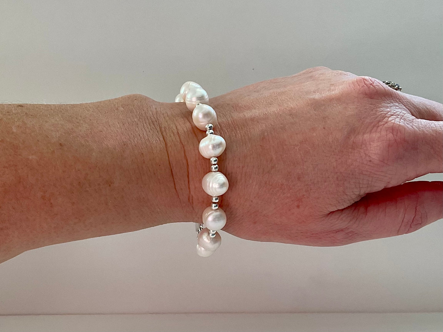 Lea Grande Luxe – Sterling Silver & Freshwater Pearl Bracelet