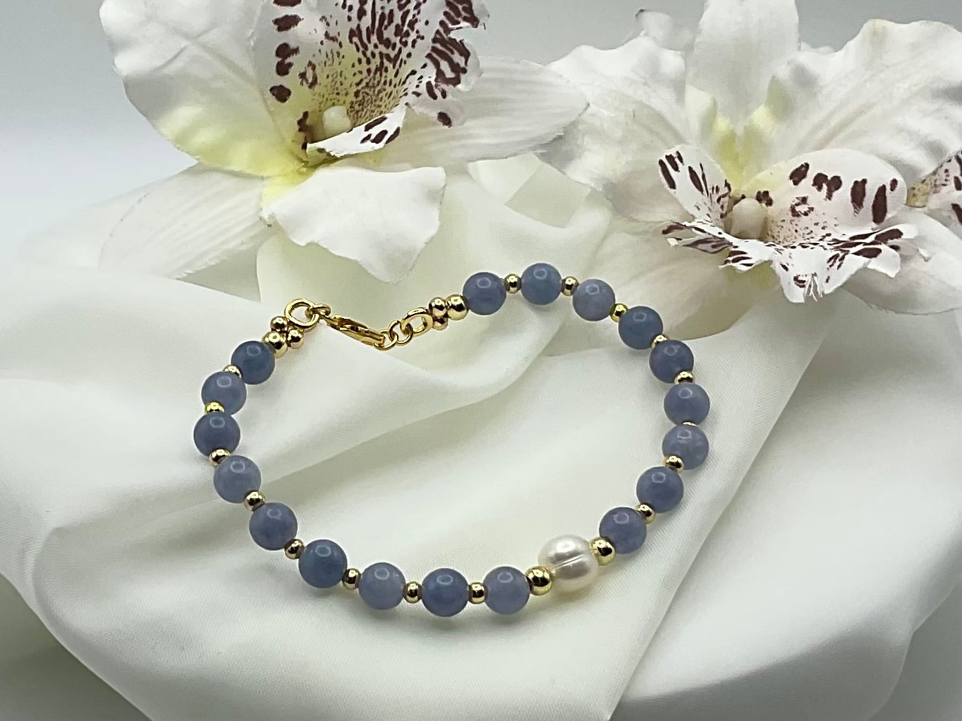 Soft Sky Pearl Bracelet