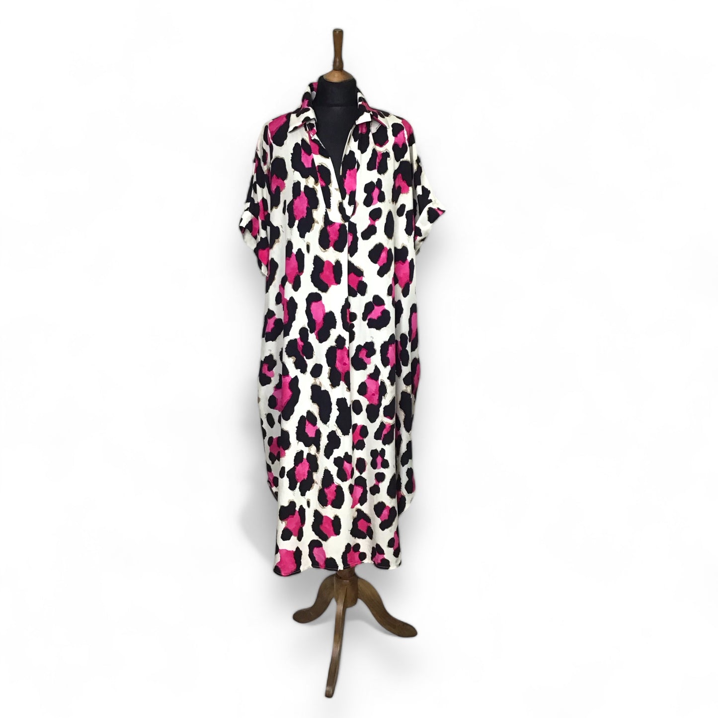 Linda. Animal print tunic dress with pockets.