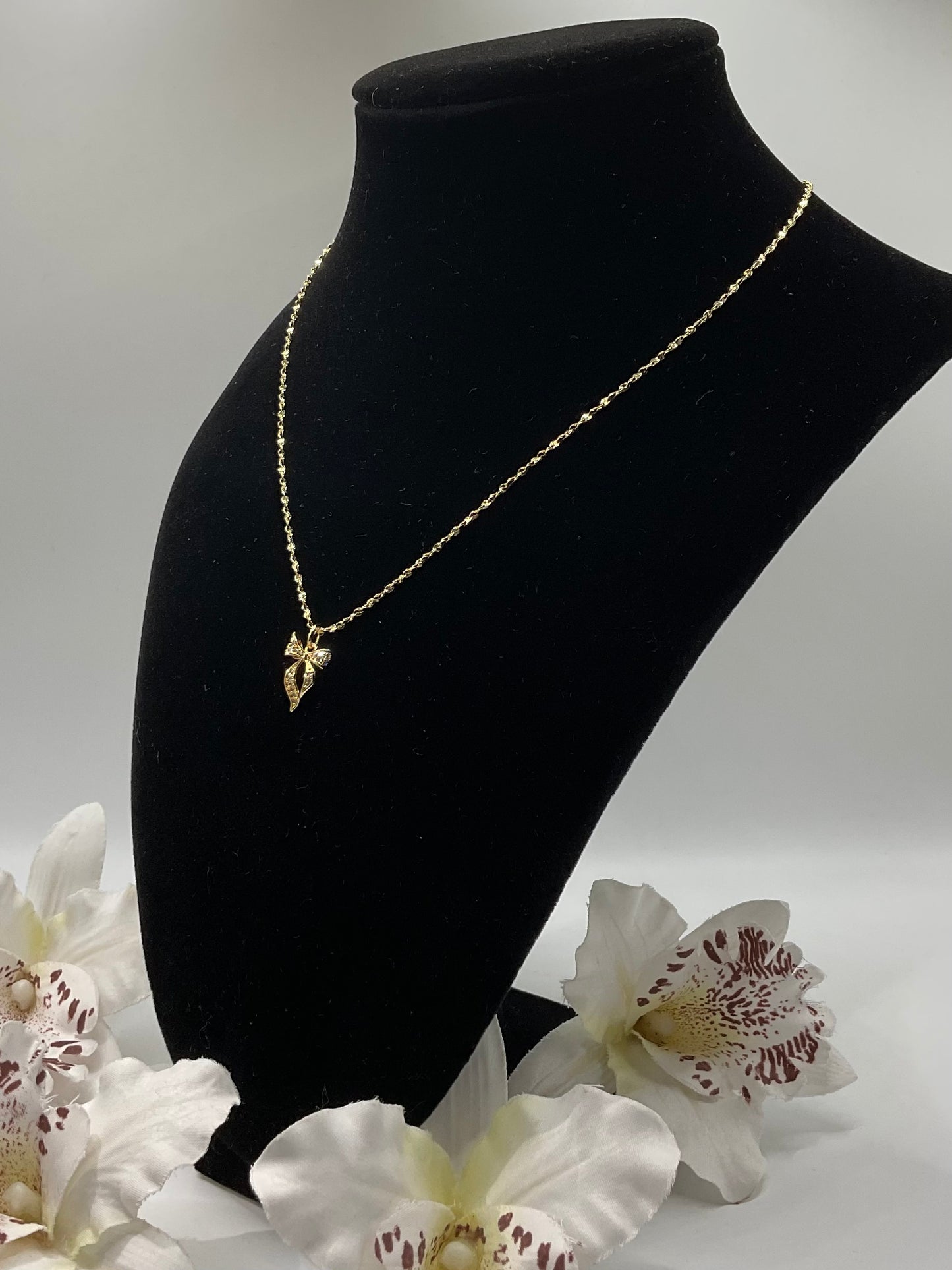 Élise Bow Sparkle Necklace