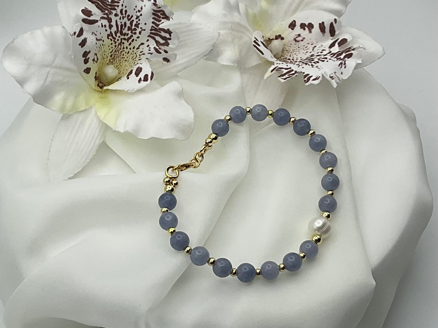 Soft Sky Pearl Bracelet