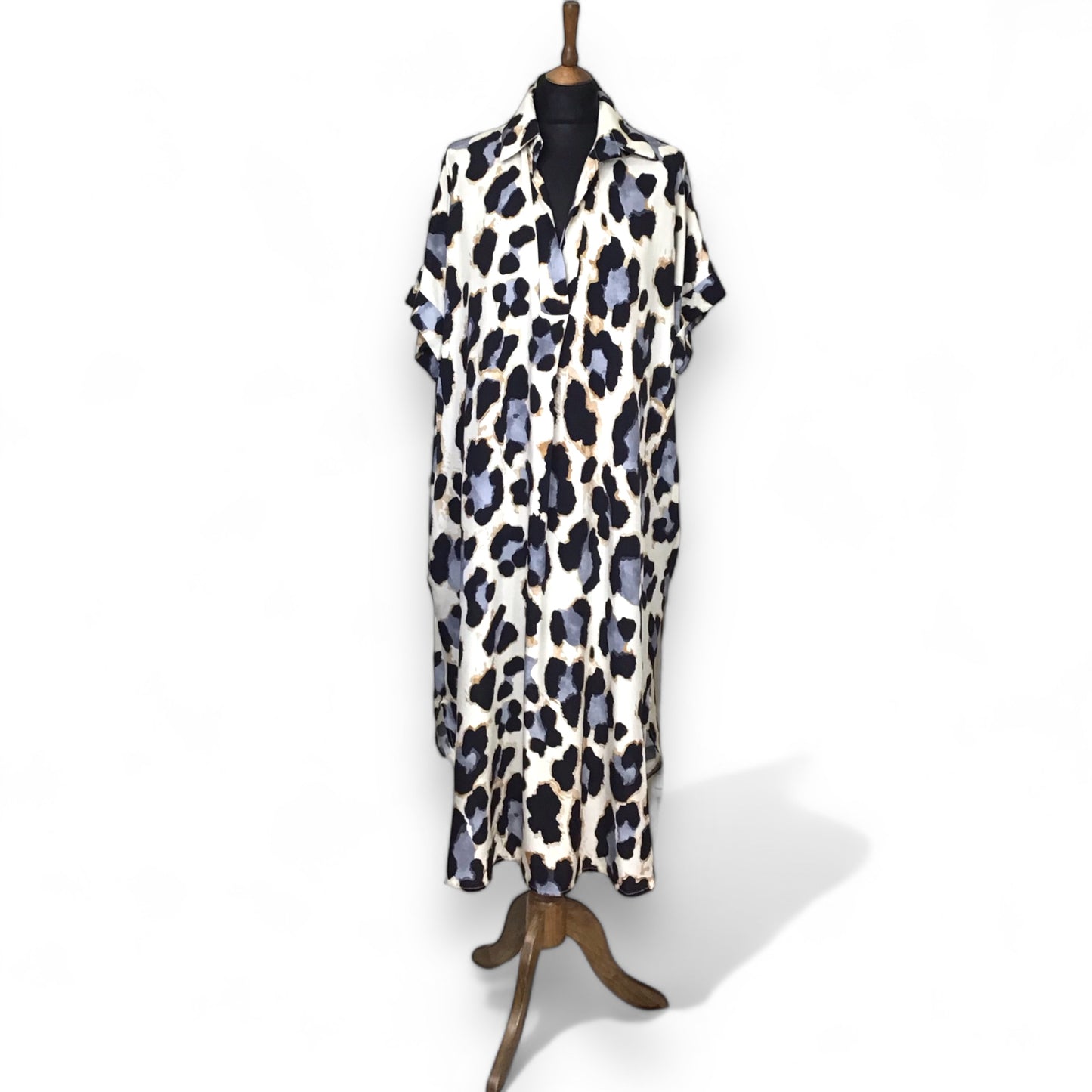 Linda. Animal print tunic dress with pockets.