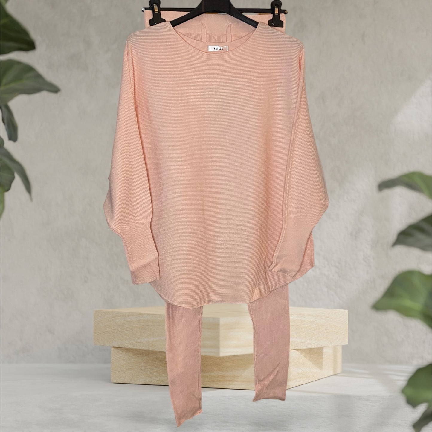 CASSY. Soft and cozy ribbed loungewear co-ord