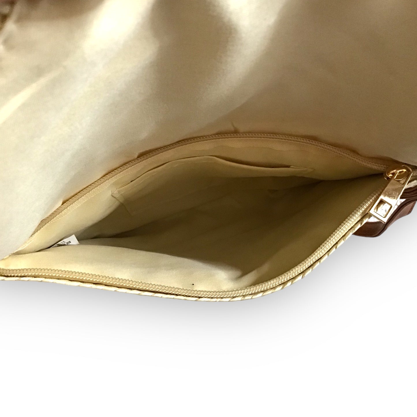 BROOKE. Straw Clutch Bag with Scolloped Edge