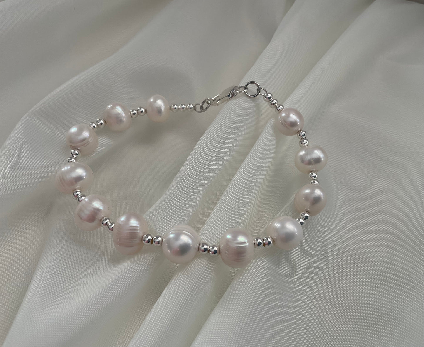 Lea Grande Luxe – Sterling Silver & Freshwater Pearl Bracelet