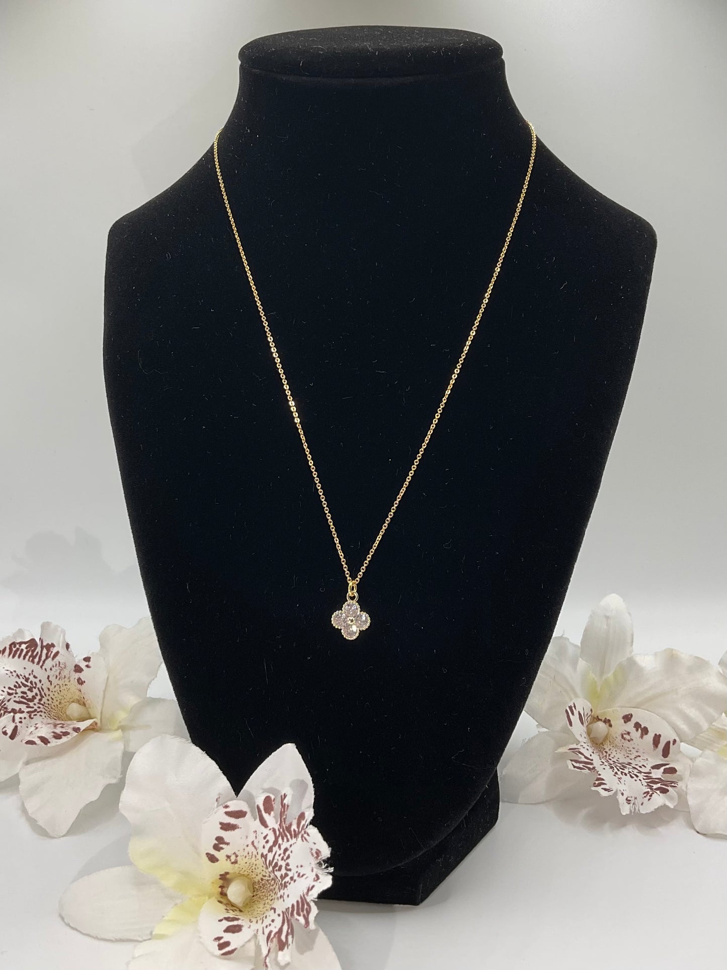 Golden Clover Spark Necklace