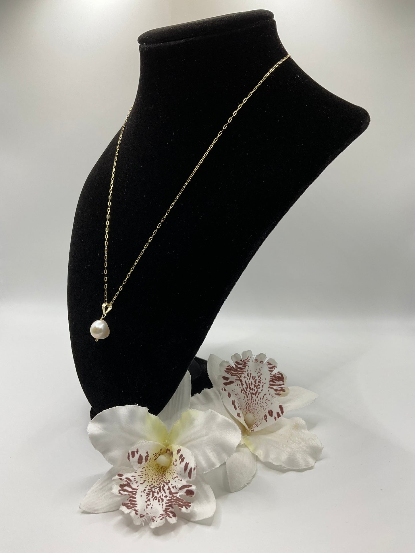 The Heirloom Pearl Pendant Necklace