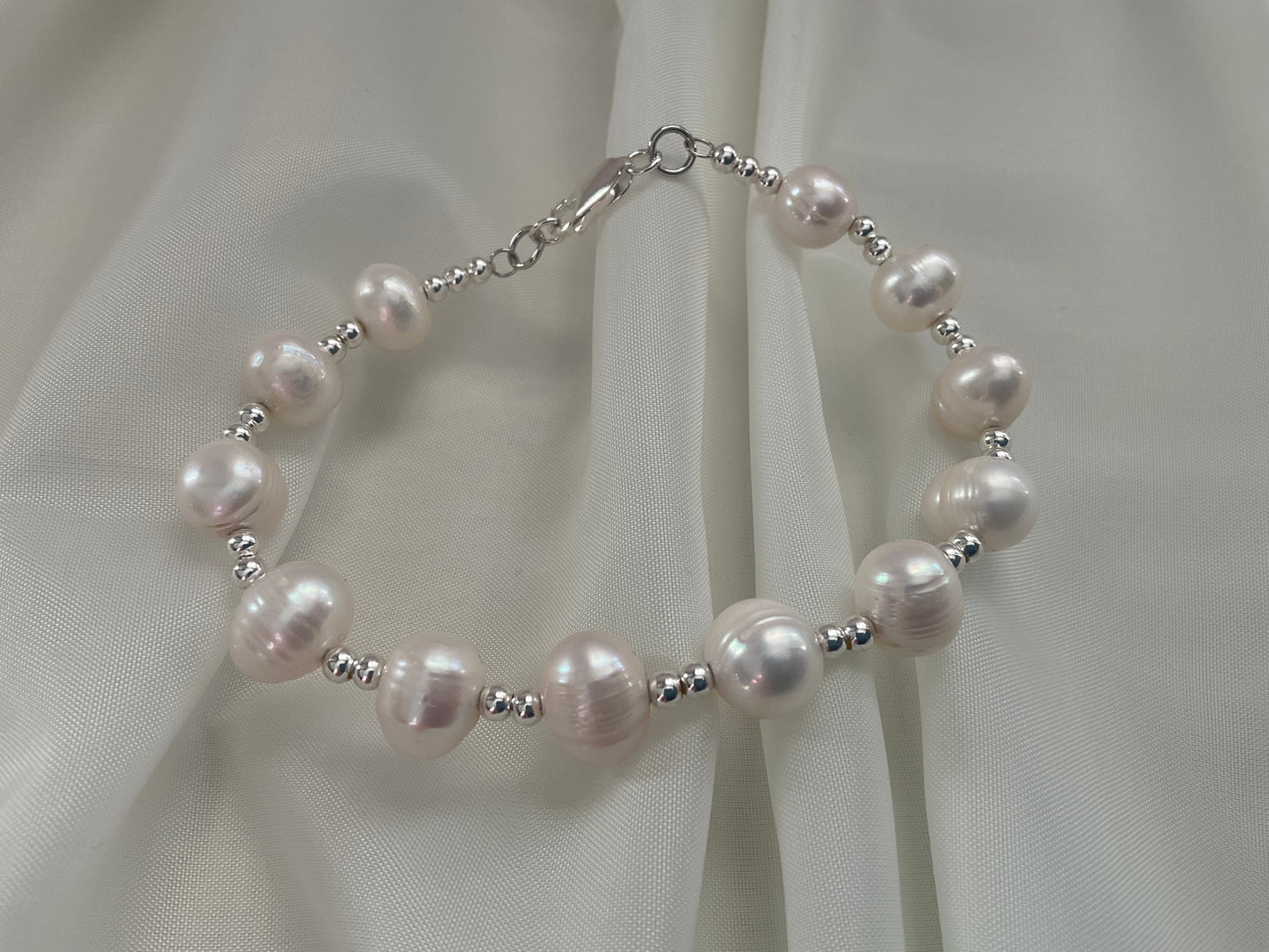 Lea Grande Luxe – Sterling Silver & Freshwater Pearl Bracelet