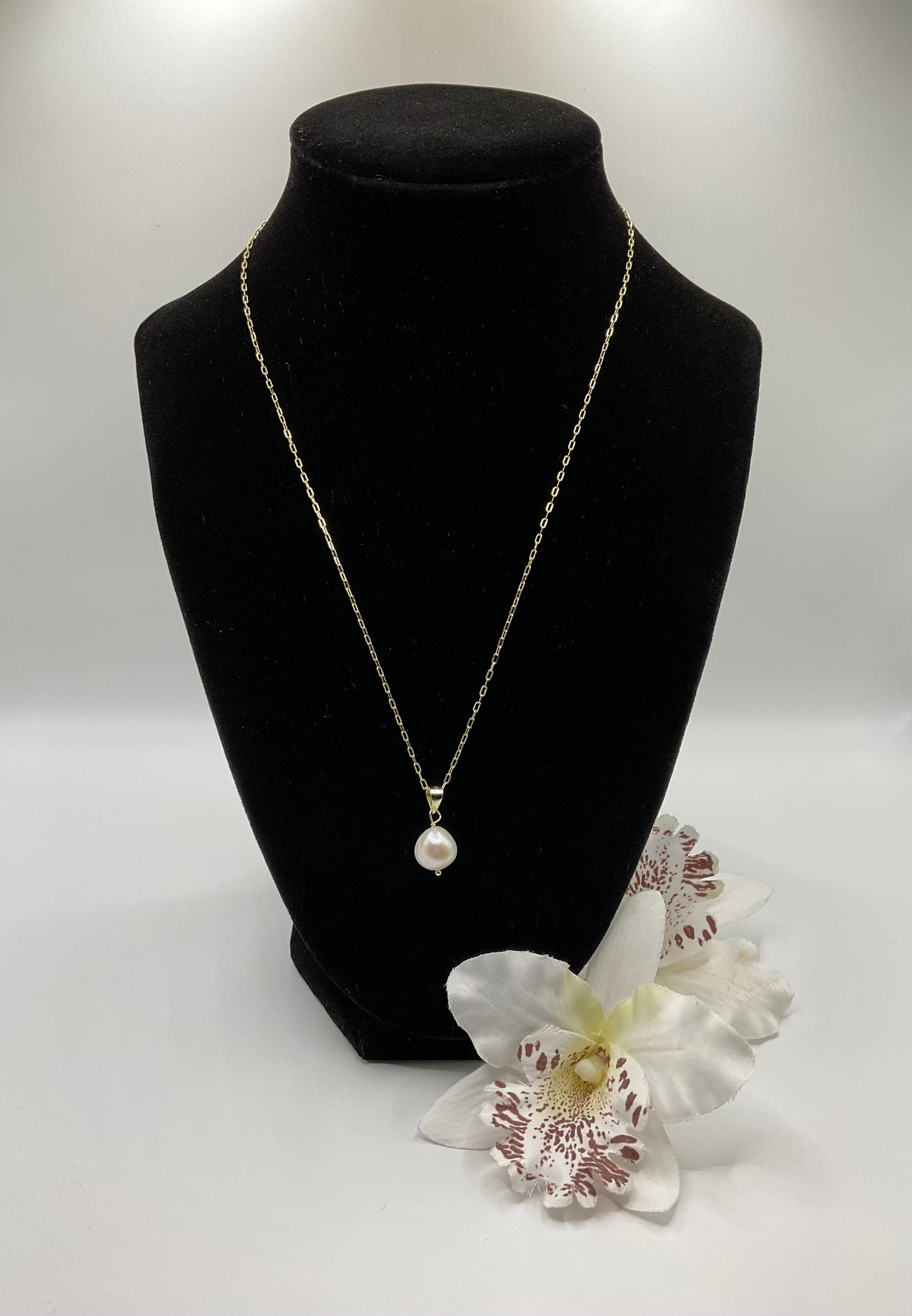 The Heirloom Pearl Pendant Necklace
