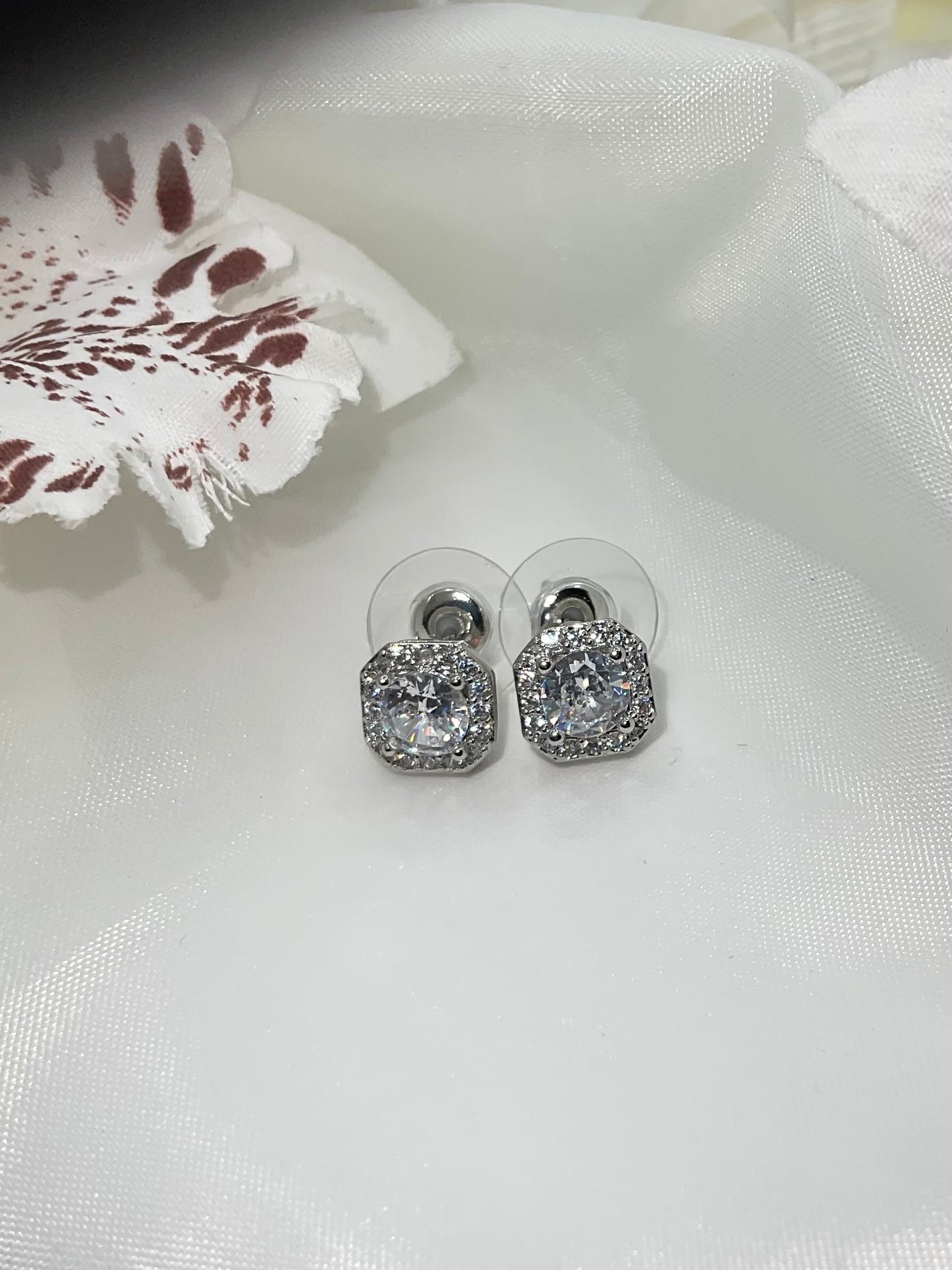 ✨ The Kensington Halo Studs