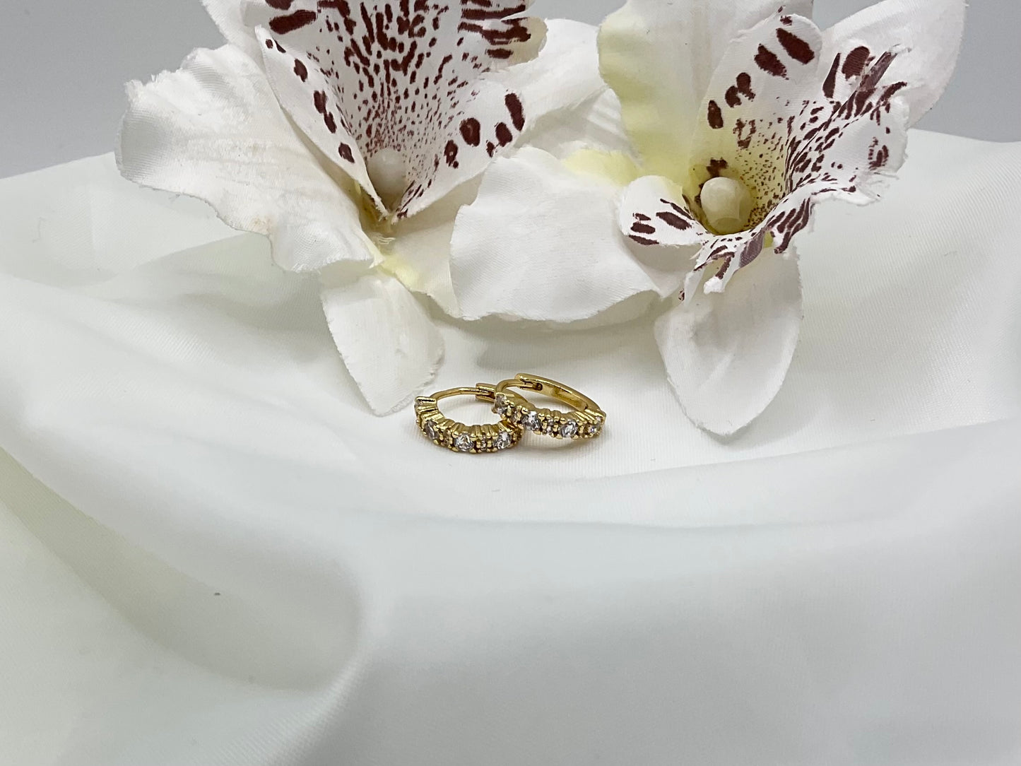 Lumière Huggie Hoops