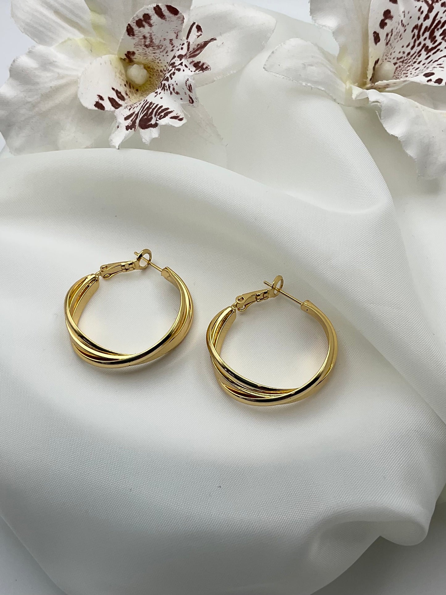 The Golden Twist Hoop Earrings