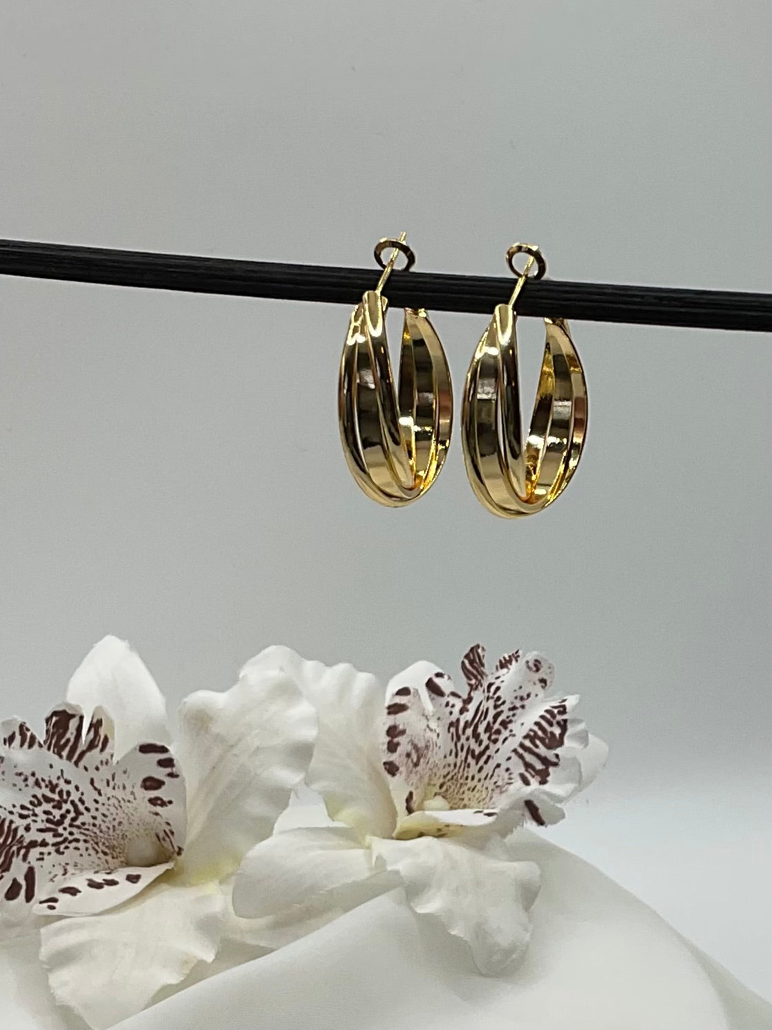 The Golden Twist Hoop Earrings