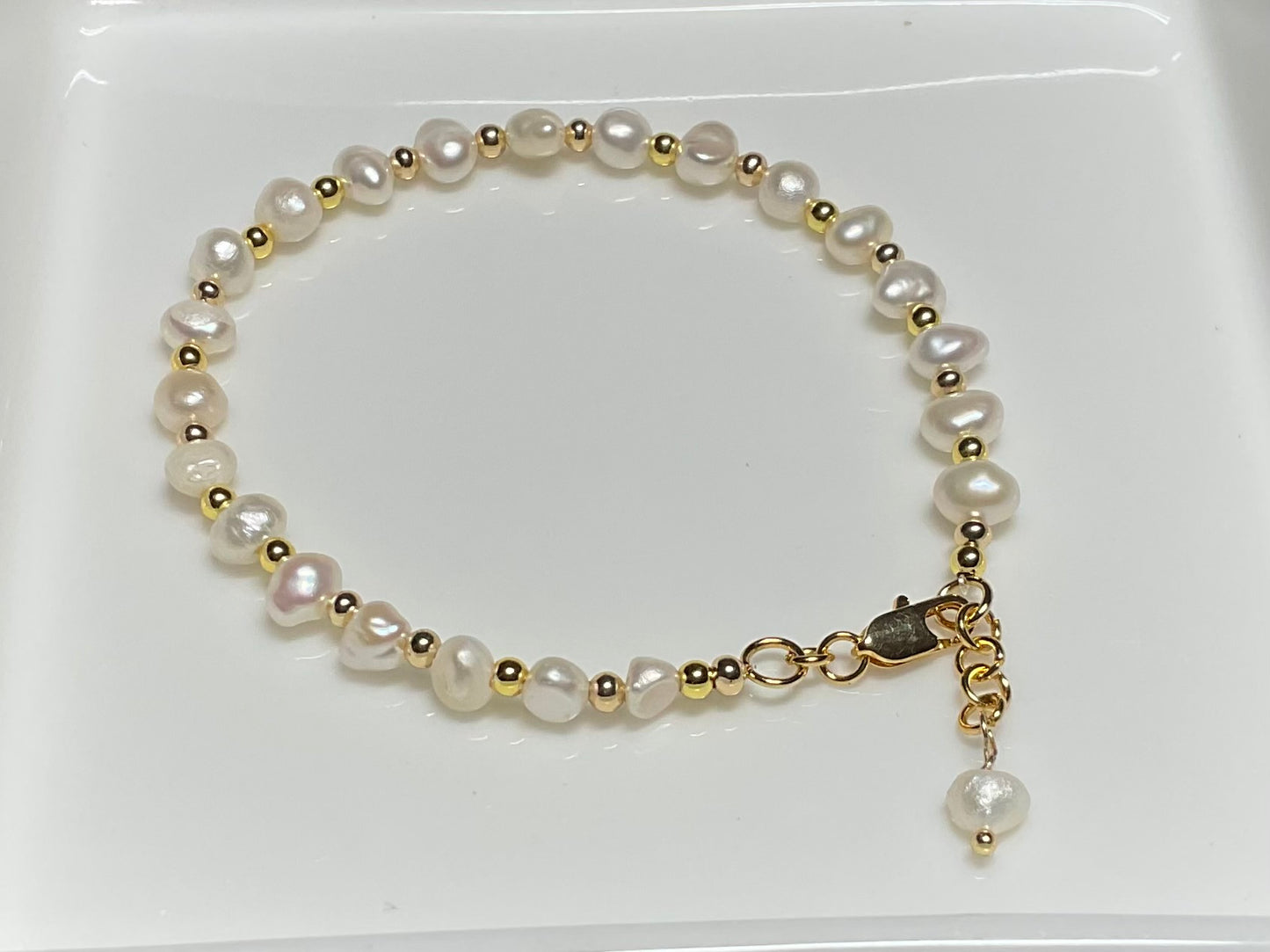 ✨ “The Léa Bracelet” Freshwater Pearls & 18k Gold Plated Accents