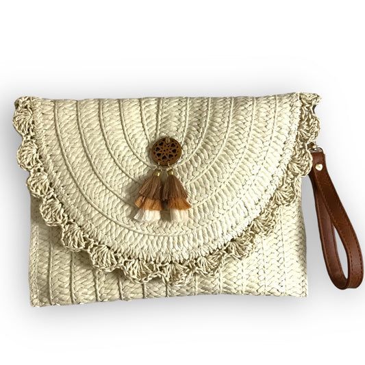 BROOKE. Straw Clutch Bag with Scolloped Edge