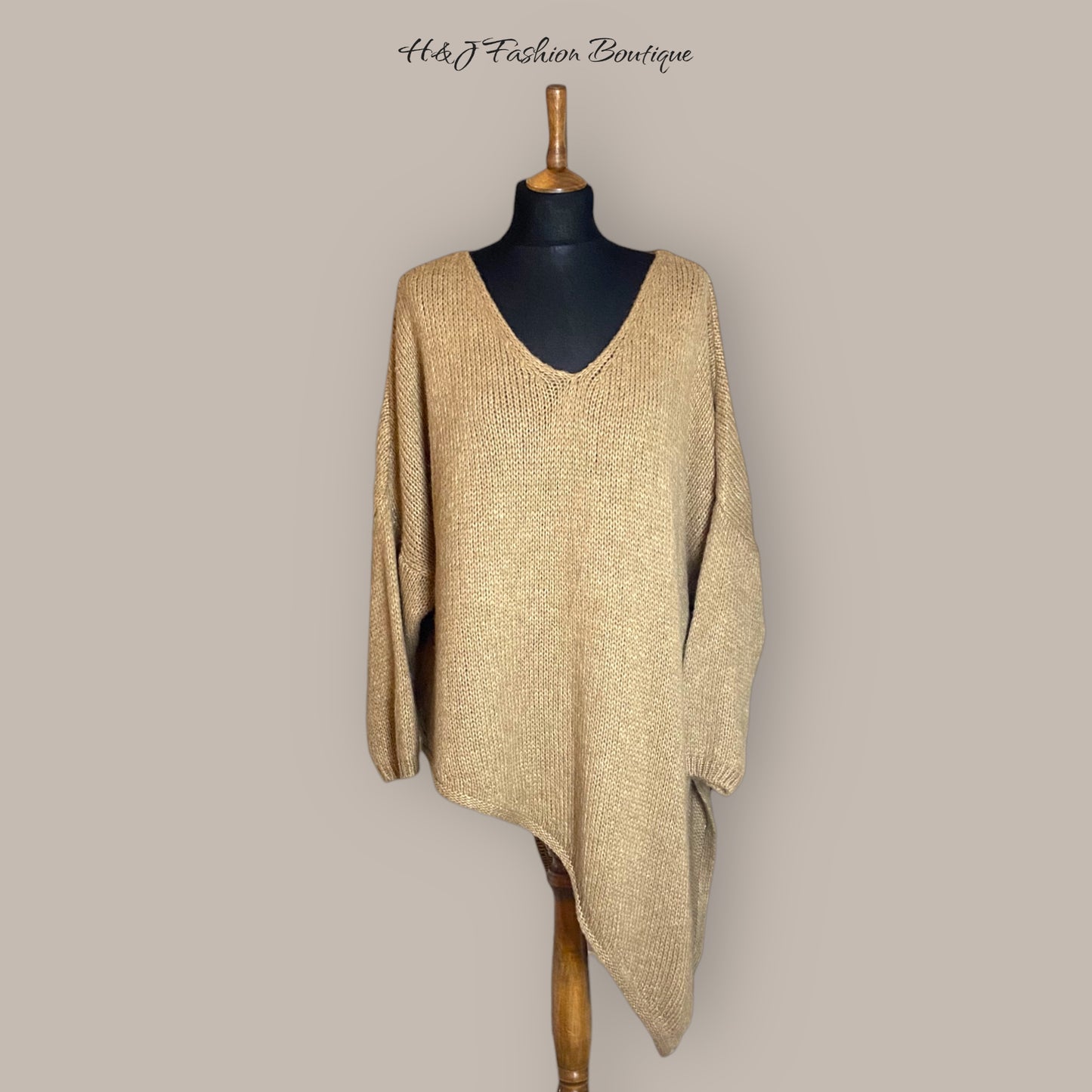 EVETTE. Soft & stylish dip side V-Neck Jumper