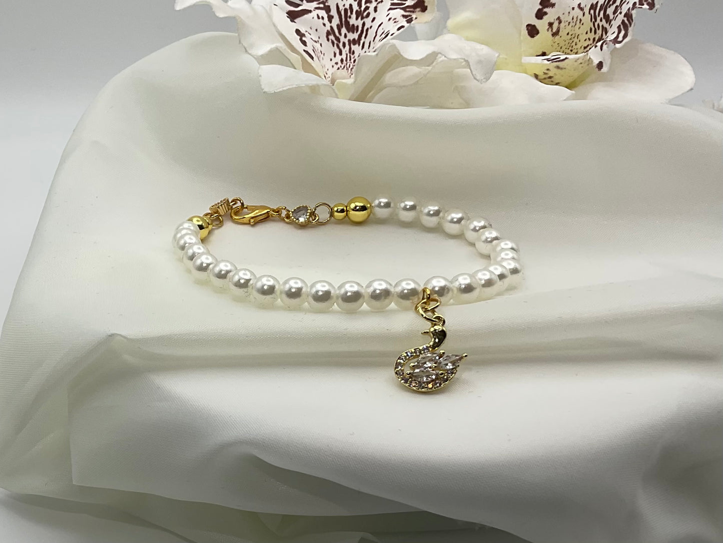 The Swan Luxe Faux Pearl Bracelet