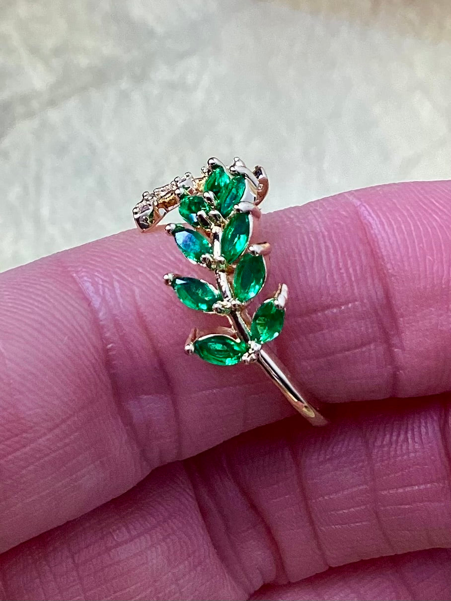 Leaf Ring. Adjustable band.