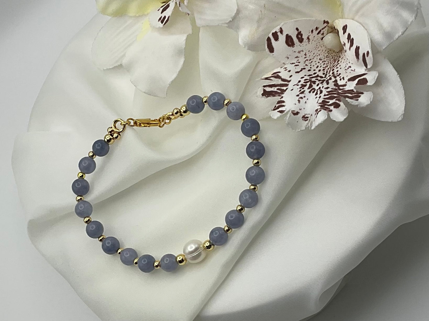 Soft Sky Pearl Bracelet