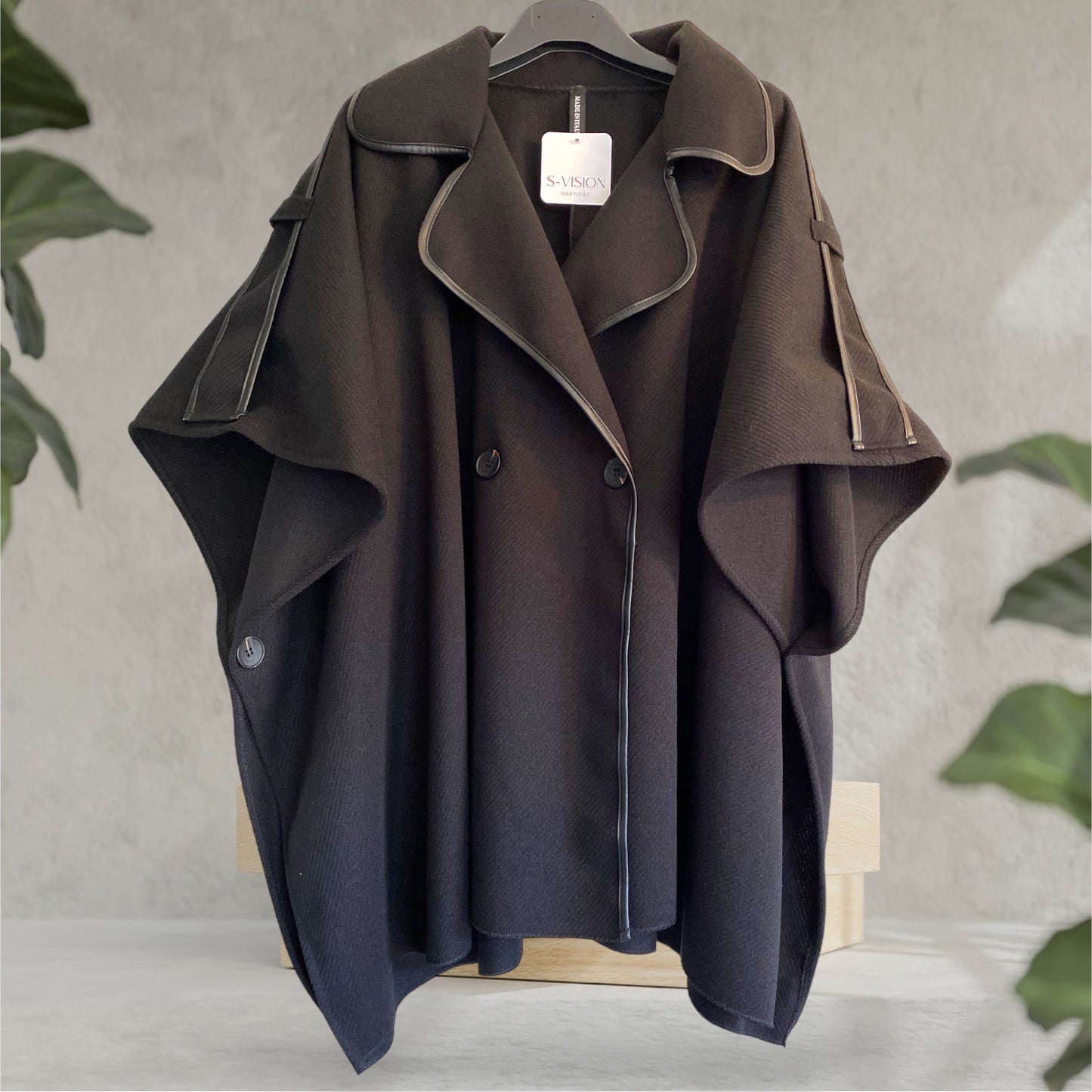 ELEANOR. Contrast oversized lapel cape