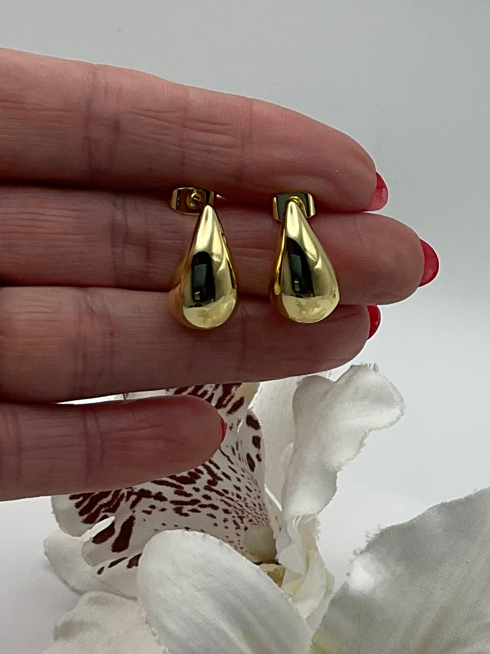 Luna Sculpted Teardrop Stud Earrings