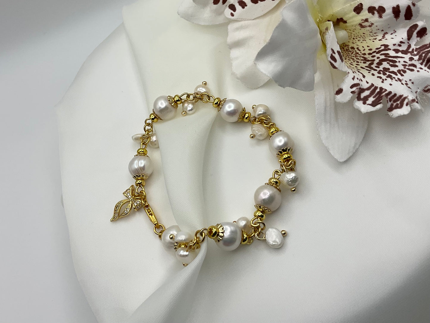 The Pearl Whisper Bow Bracelet