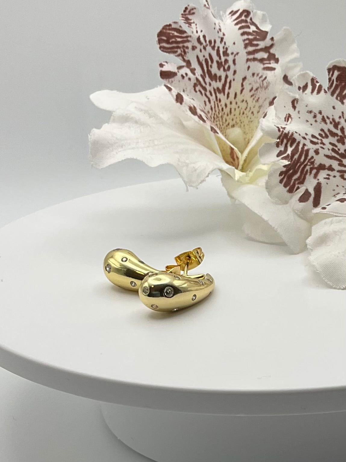 Lumière Teardrop Stud Earrings