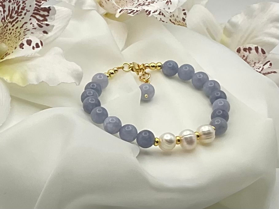 Soft Tides Pearl Bracelet