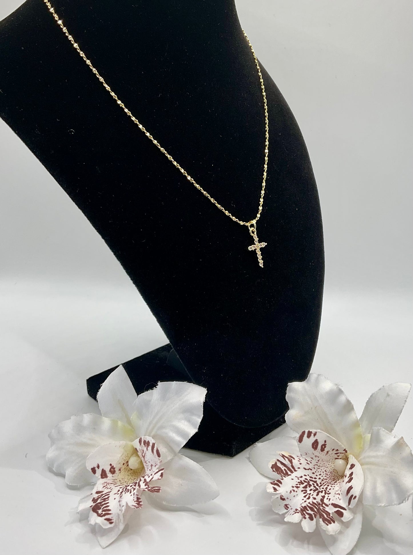 The Golden Faith Cross Necklace ✨