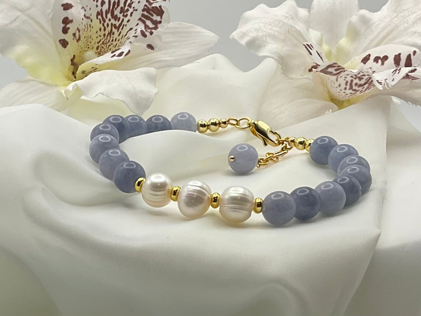 Soft Tides Pearl Bracelet