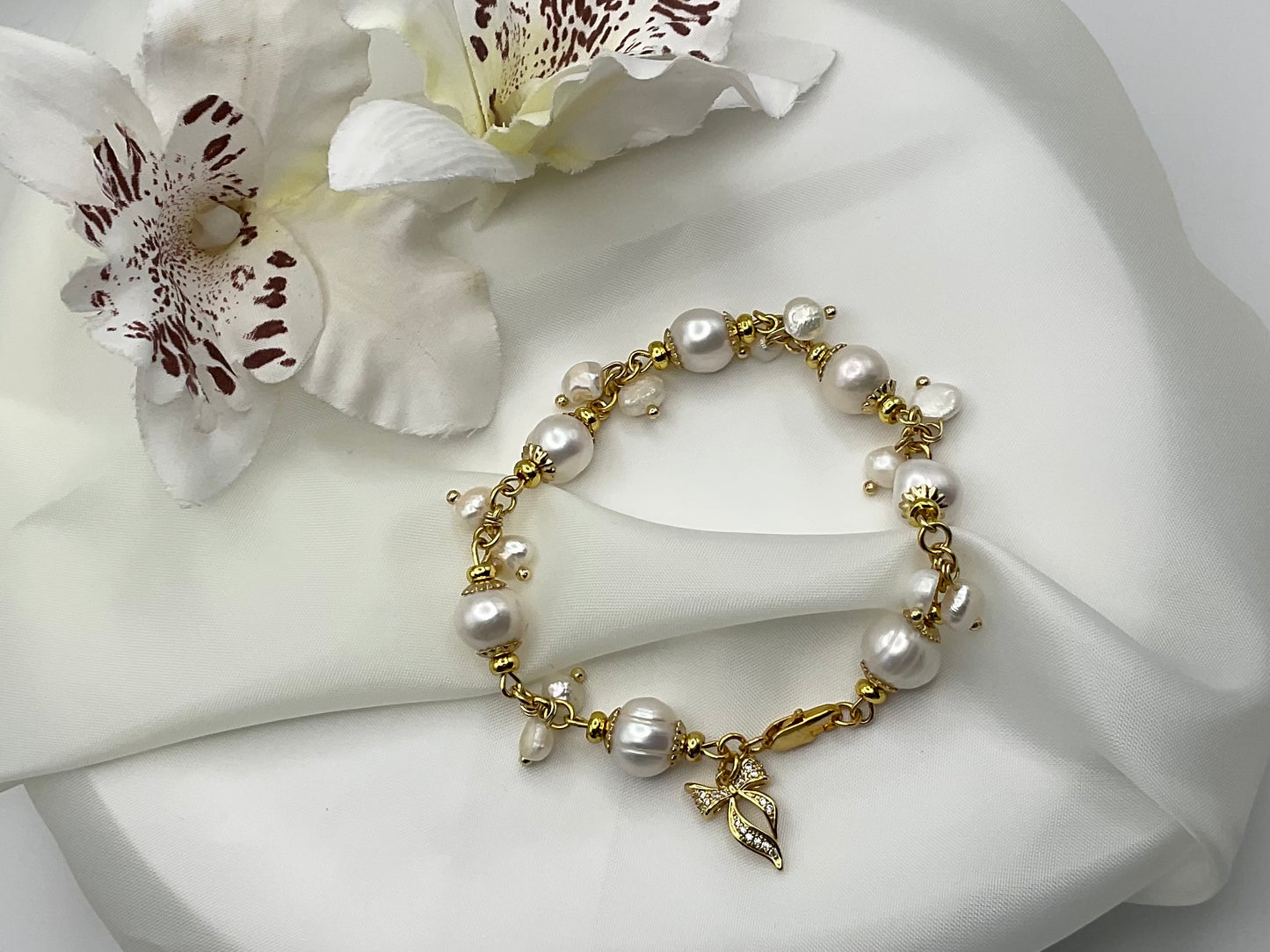 The Pearl Whisper Bow Bracelet