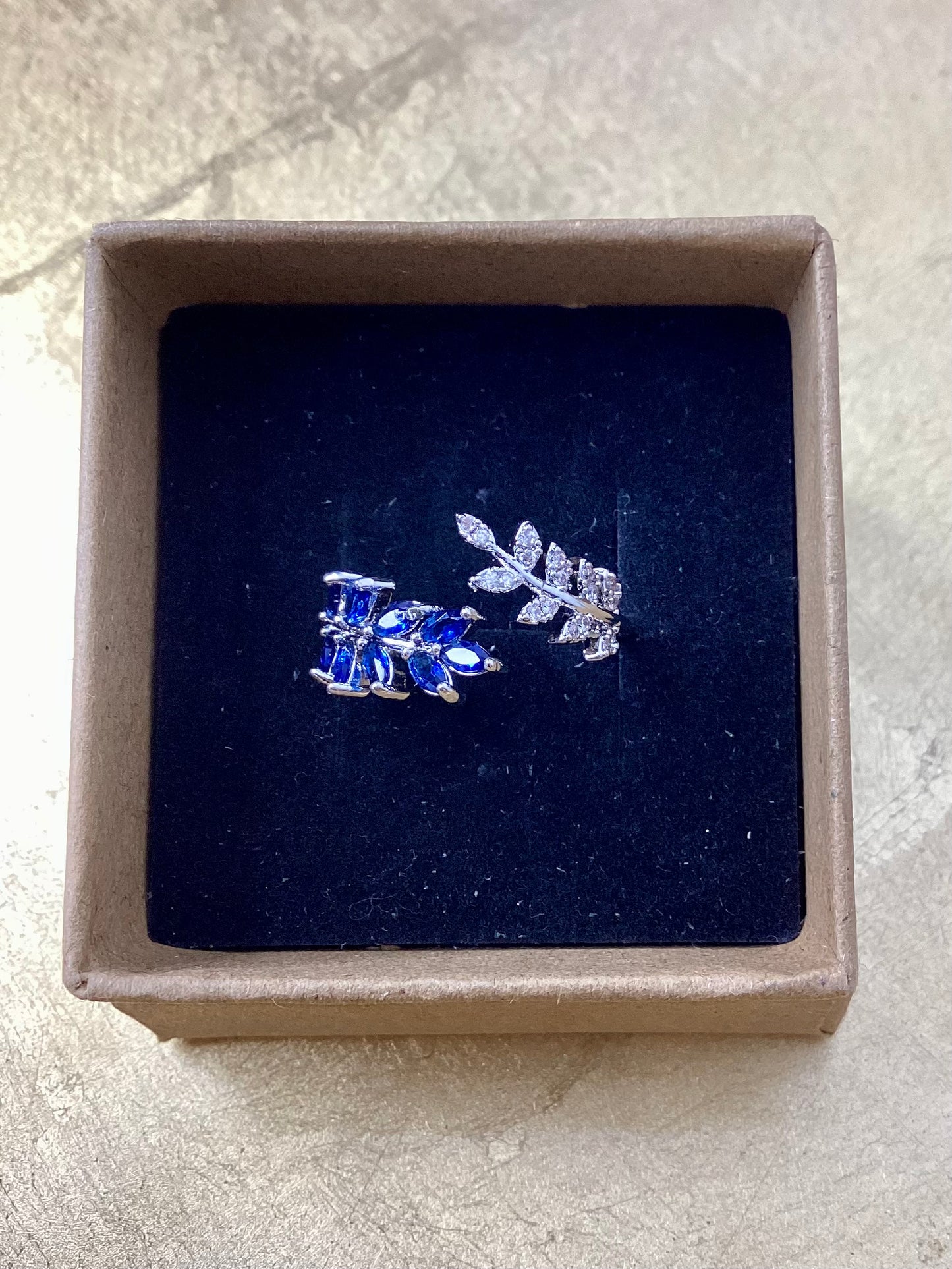 Leaf Ring. Adjustable band.