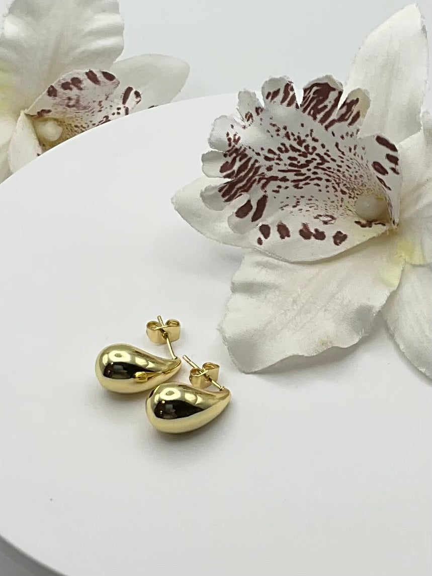 Luna Sculpted Teardrop Stud Earrings