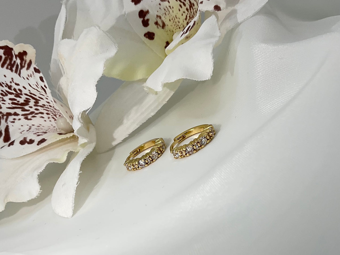 Lumière Huggie Hoops